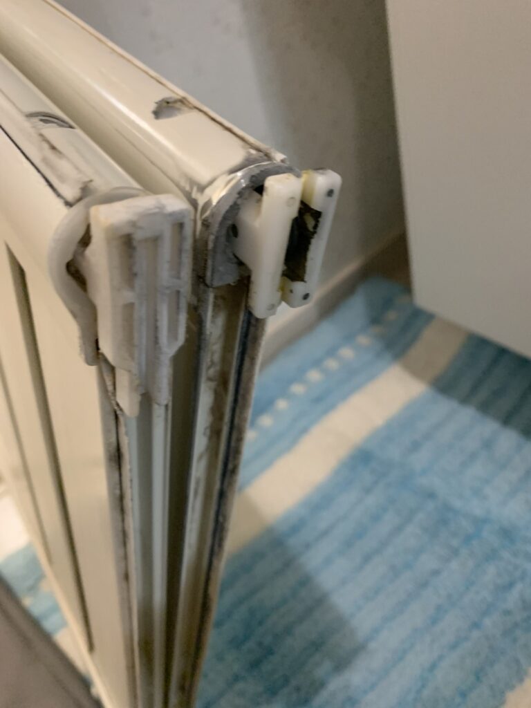 TOTOのお風呂の折れ戸の交換前の写真